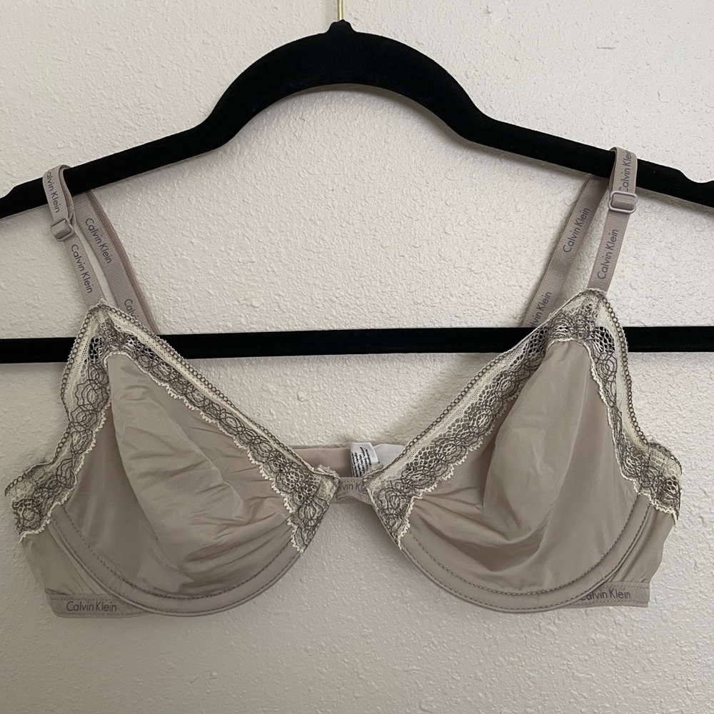 Calvin Klein Women's Lace Trim Bra - Gray